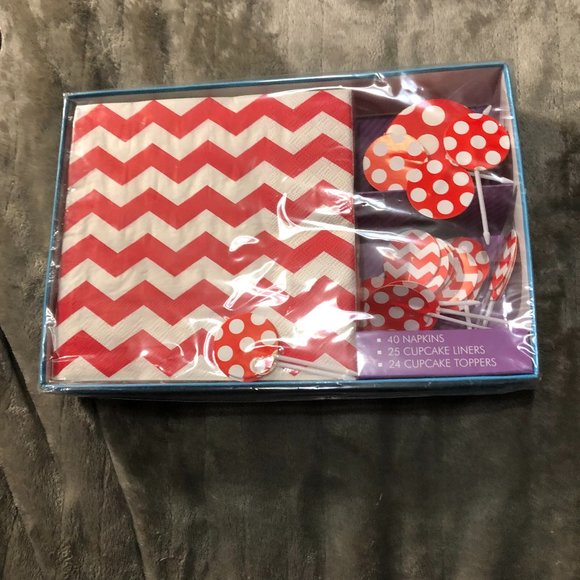 Chevron and Dots Red Cupcake Decorating Kit - Picture 1 of 5